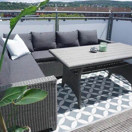 Spacious Penthouse With Ac And Free Parking Steps Away From The Station Apartman Koblenz