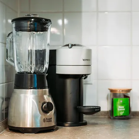 Apartman Spacious Penthouse With Ac And Free Parking Steps Away From The Station