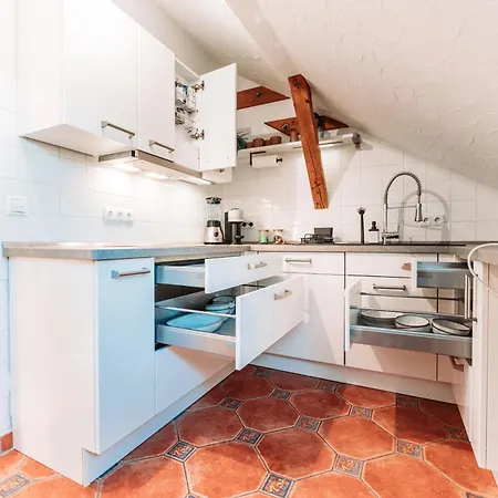 Spacious Penthouse With Ac And Free Parking Steps Away From The Station * コブレンツ