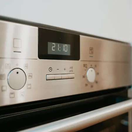 Spacious Penthouse With Ac And Free Parking Steps Away From The Station