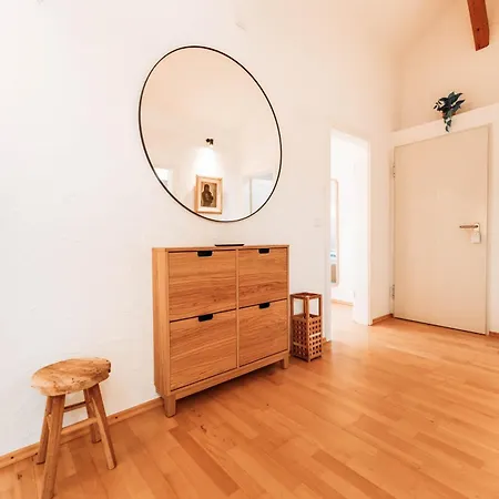 Spacious Penthouse With Ac And Free Parking Steps Away From The Station Apartamento Coblenza