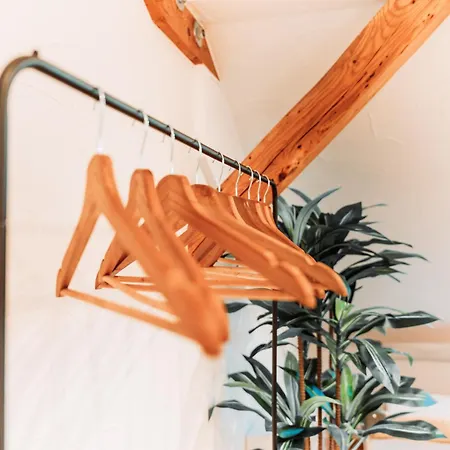 Spacious Penthouse With Ac And Free Parking Steps Away From The Station * Coblenza