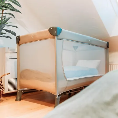 アパート Spacious Penthouse With Ac And Free Parking Steps Away From The Station *
