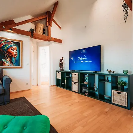 Spacious Penthouse With Ac And Free Parking Steps Away From The Station Coblenza