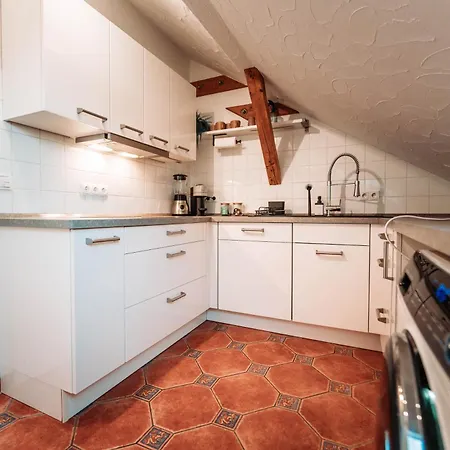 Spacious Penthouse With Ac And Free Parking Steps Away From The Station Apartment *