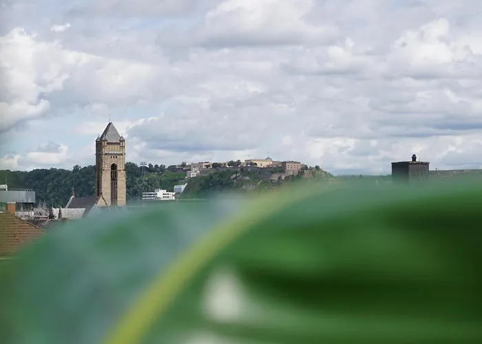 شقة Spacious Penthouse With Ac And Free Parking Steps Away From The Station *