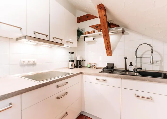 Spacious Penthouse With Ac And Free Parking Steps Away From The Station *