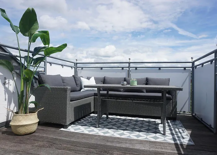 Spacious Penthouse With Ac And Free Parking Steps Away From The Station كوبلنس