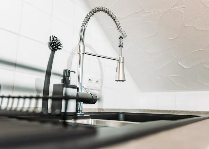 شقة Spacious Penthouse With Ac And Free Parking Steps Away From The Station