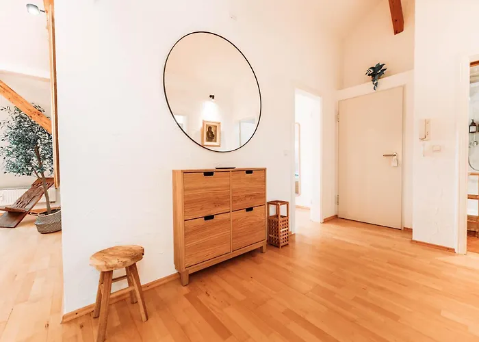 Spacious Penthouse With Ac And Free Parking Steps Away From The Station شقة كوبلنس