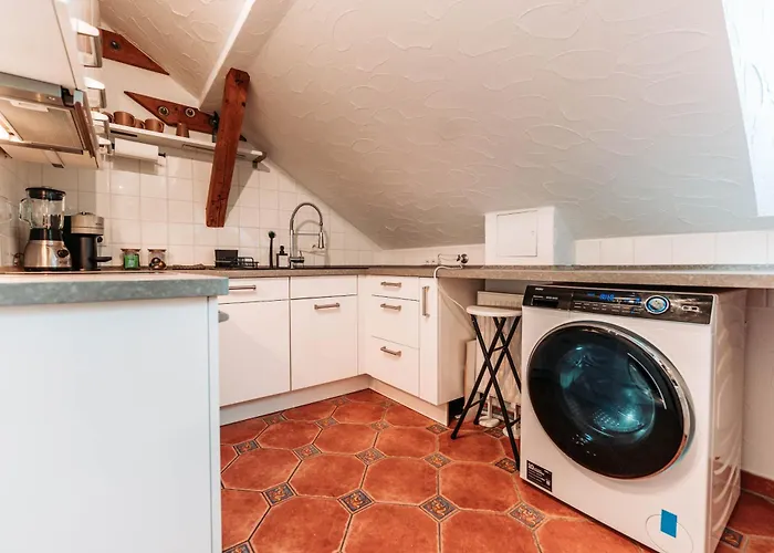 Апартаменты Spacious Penthouse With Ac And Free Parking Steps Away From The Station