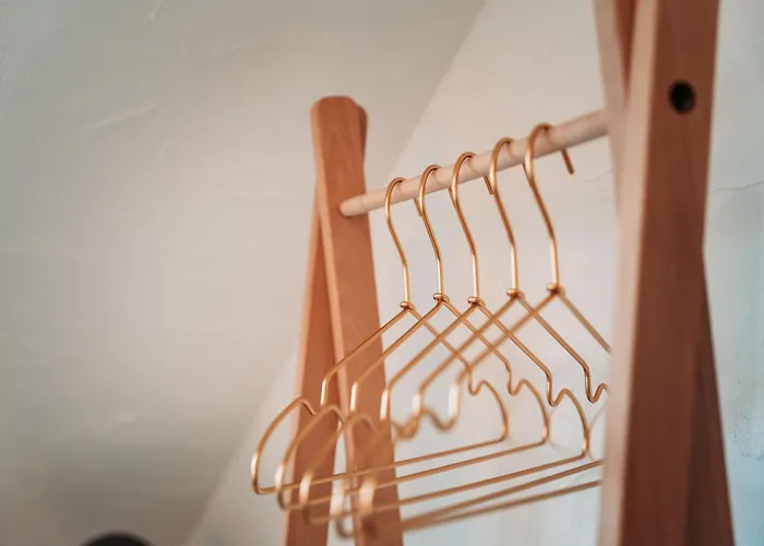 Spacious Penthouse With Ac And Free Parking Steps Away From The Station Апартаменты *