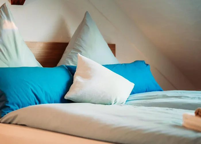 شقة Spacious Penthouse With Ac And Free Parking Steps Away From The Station *