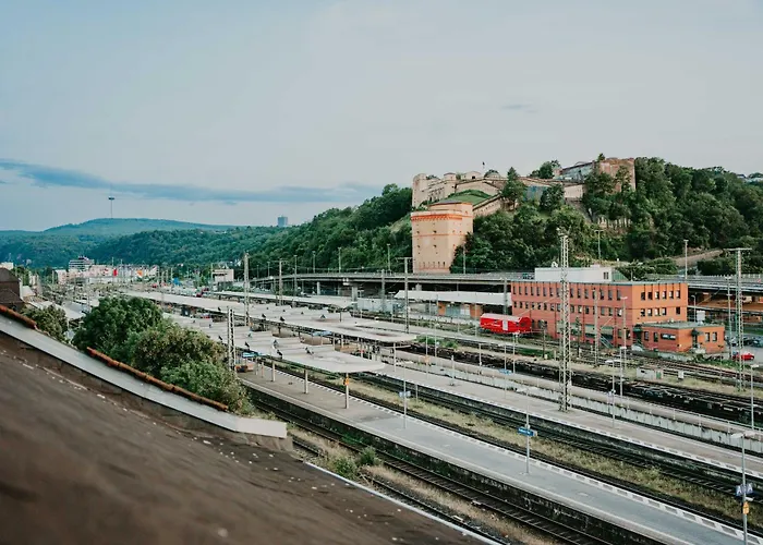 Spacious Penthouse With Ac And Free Parking Steps Away From The Station كوبلنس