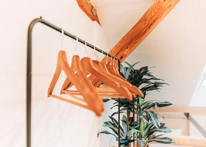 Spacious Penthouse With Ac And Free Parking Steps Away From The Station * كوبلنس