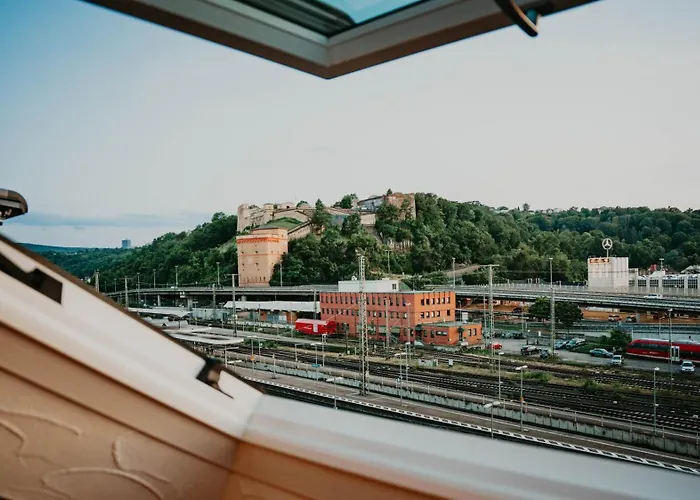 Spacious Penthouse With Ac And Free Parking Steps Away From The Station Кобленц