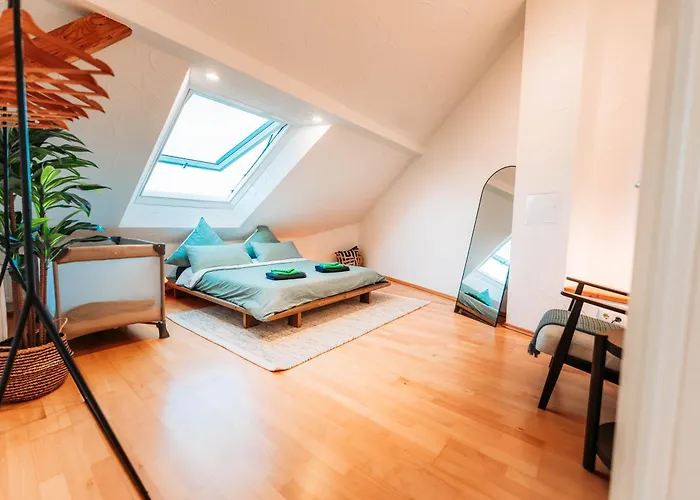 شقة Spacious Penthouse With Ac And Free Parking Steps Away From The Station كوبلنس