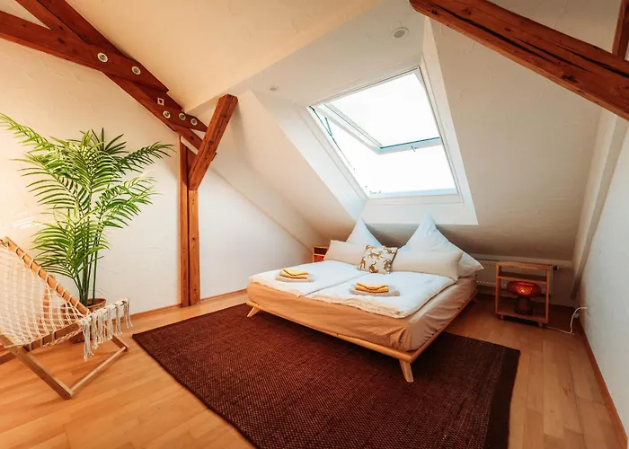 شقة Spacious Penthouse With Ac And Free Parking Steps Away From The Station