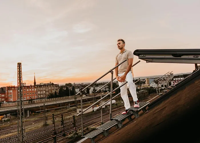 Spacious Penthouse With Ac And Free Parking Steps Away From The Station * كوبلنس